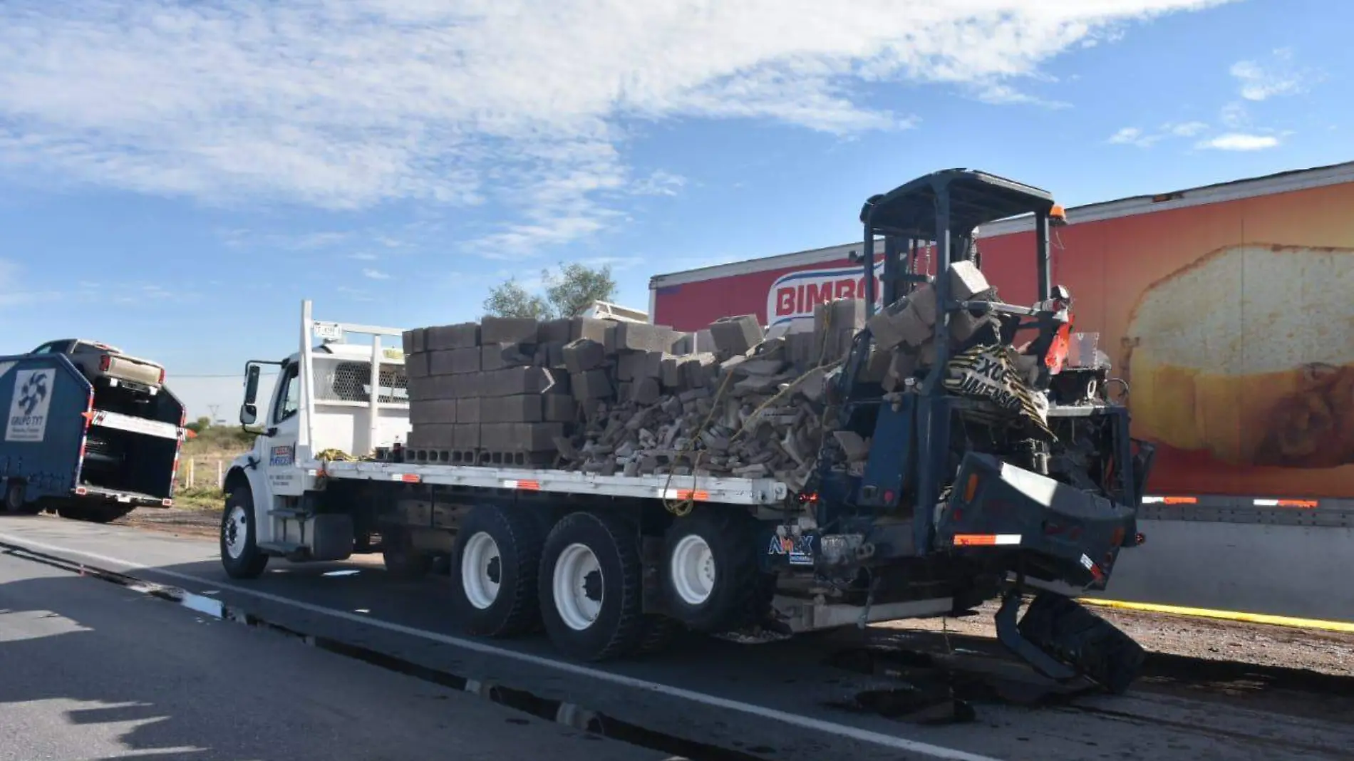 choque camión y tráiler en carretera Delicias-Chihuahua